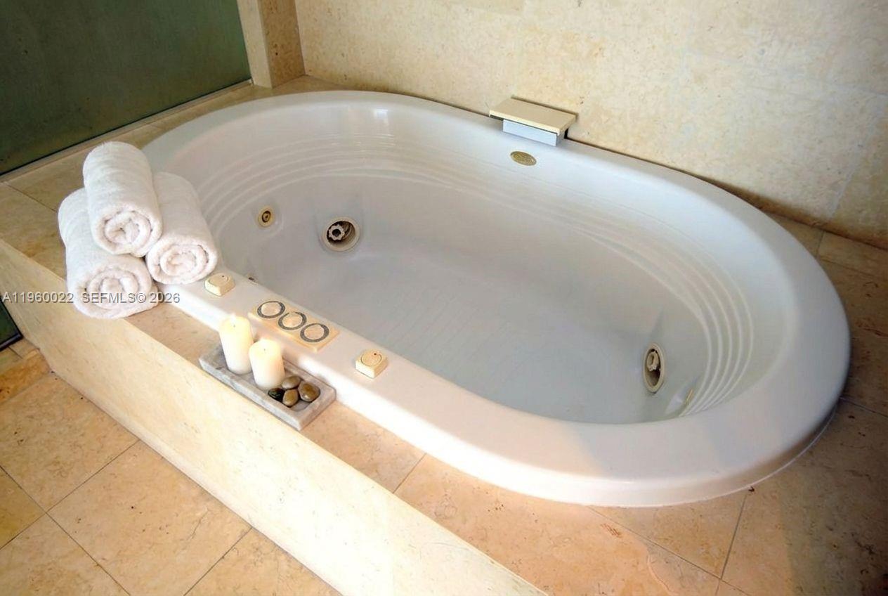 450 Alton Road, Unit 2610 Miami Beach, FL 33139 - Photo 11 of 37