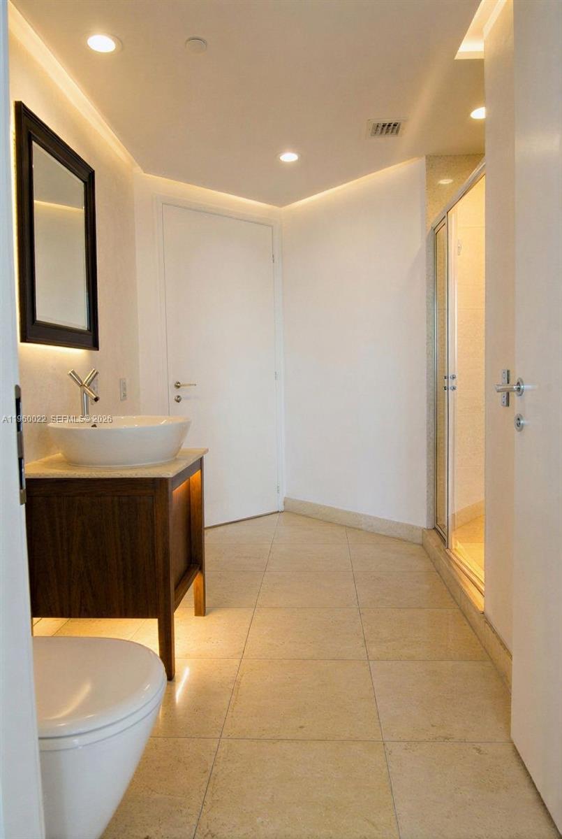 450 Alton Road, Unit 2610 Miami Beach, FL 33139 - Photo 12 of 37