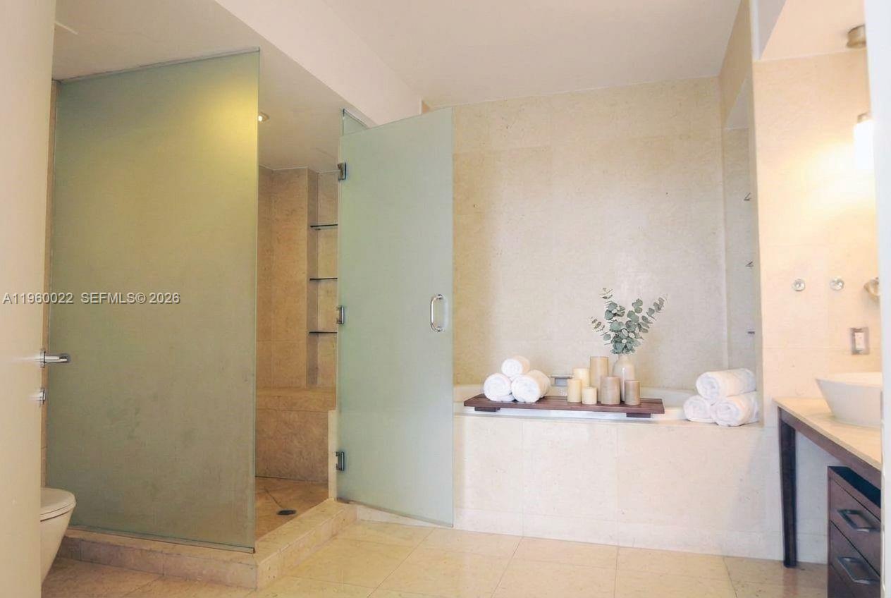 450 Alton Road, Unit 2610 Miami Beach, FL 33139 - Photo 5 of 28