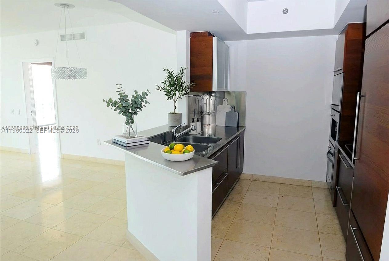 450 Alton Road, Unit 2610 Miami Beach, FL 33139 - Photo 10 of 28