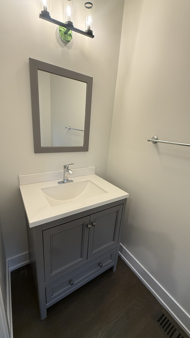 417 West Pierce Road Itasca, IL 60143 - Photo 8 of 32