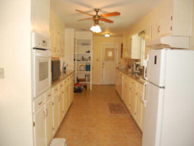 109 Spanish Main Daphne, AL 36527 - Photo 3 of 20 Kitchen 2