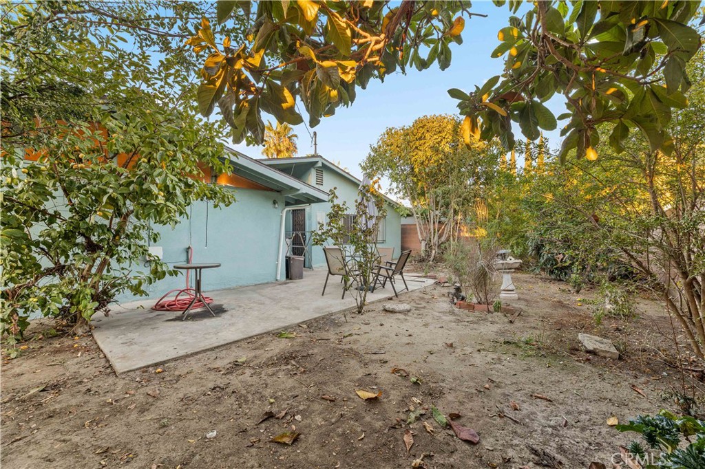 3340 East Poppy Street Long Beach, CA 90805 - Photo 39 of 39 a backyard of a house with table and chairs