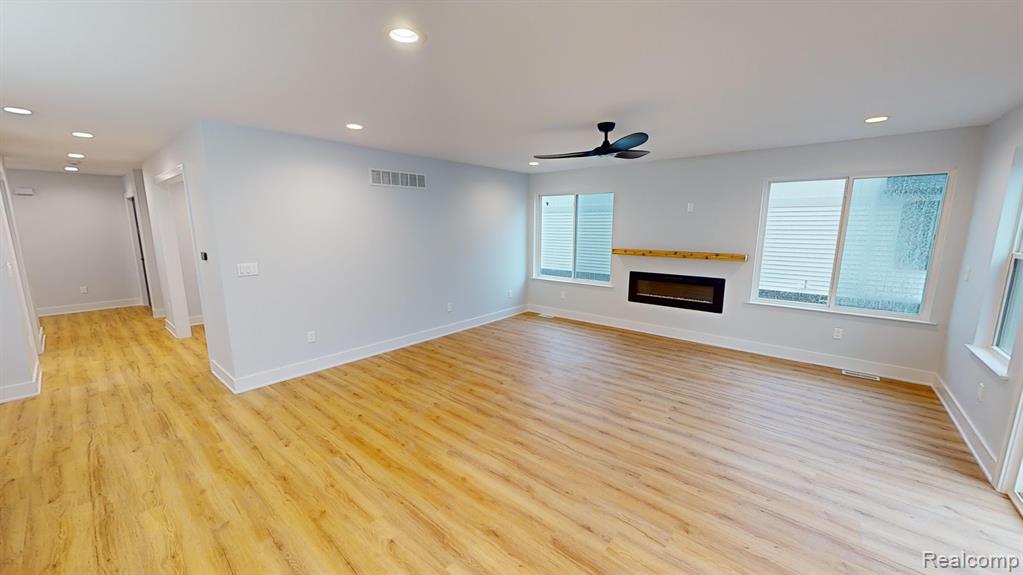 27160 South River Road Harrison Township, MI 48045 - Photo 16 of 33 Gallery Image 16