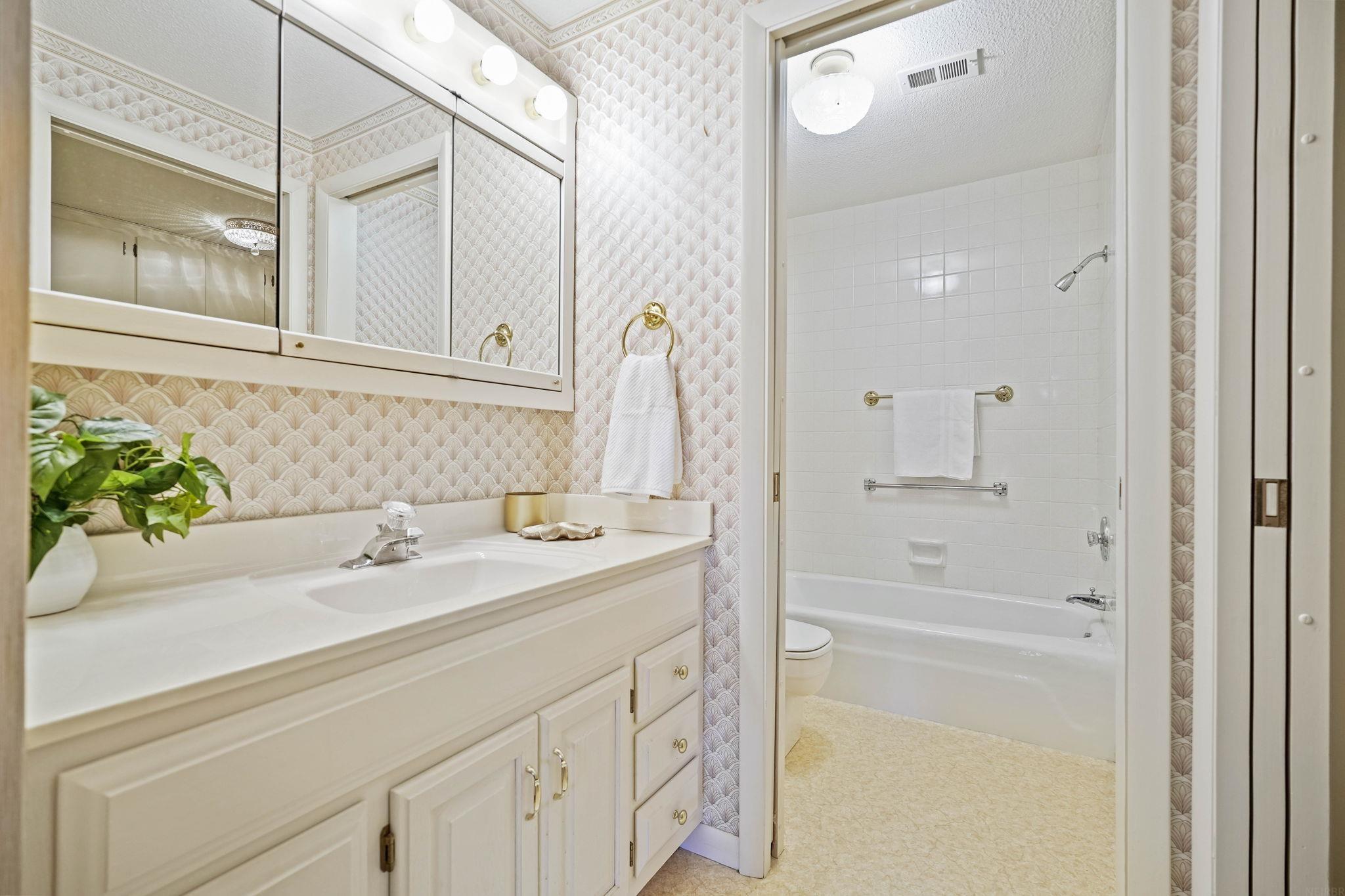 1925 Westchester Road, Unit 202 Waterloo, IA 50701 - Photo 19 of 25 Gallery Image 19
