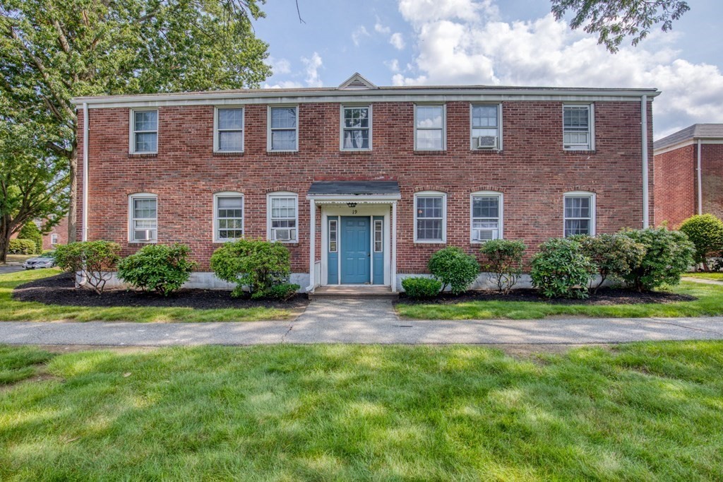 19 Colony Road, Unit 3 West Springfield, MA 01089 - Photo 1 of 23 Gallery Image 1