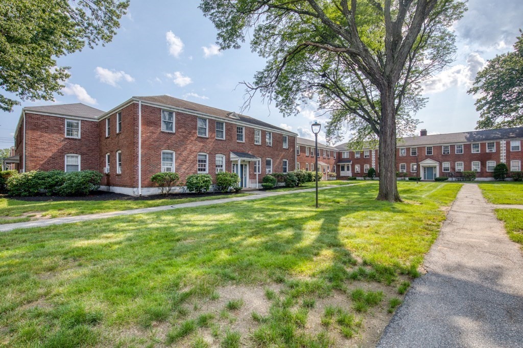 19 Colony Road, Unit 3 West Springfield, MA 01089 - Photo 3 of 23 Gallery Image 3