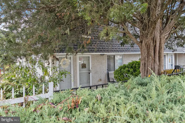 $310,000 | 215 West 3rd Avenue, Unit 2, Conshohocken, PA 19428