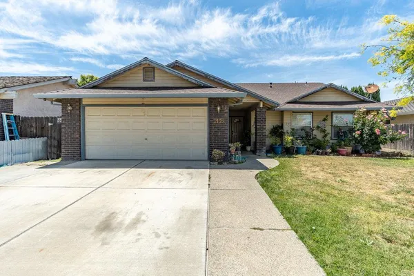 $435,000 | 2135 Arroyo Court, Los Banos, CA 93635