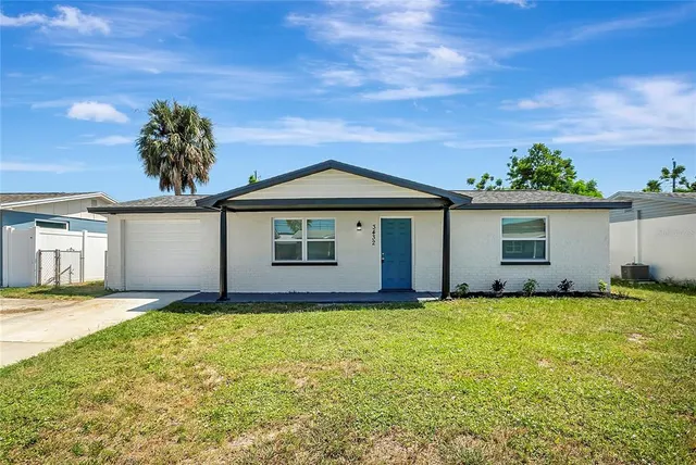 a view of a house with a yard