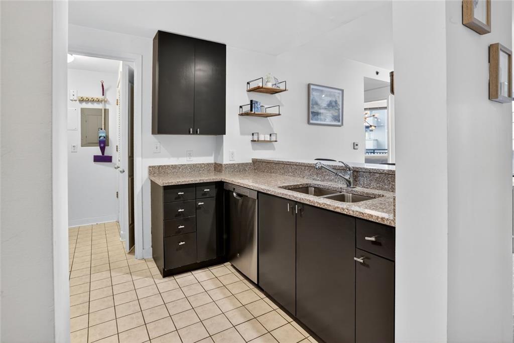 3338 Peachtree Road Northeast, Unit 1706 Atlanta, GA 30326 - Photo 8 of 35 a spacious bathroom with a sink and a mirror