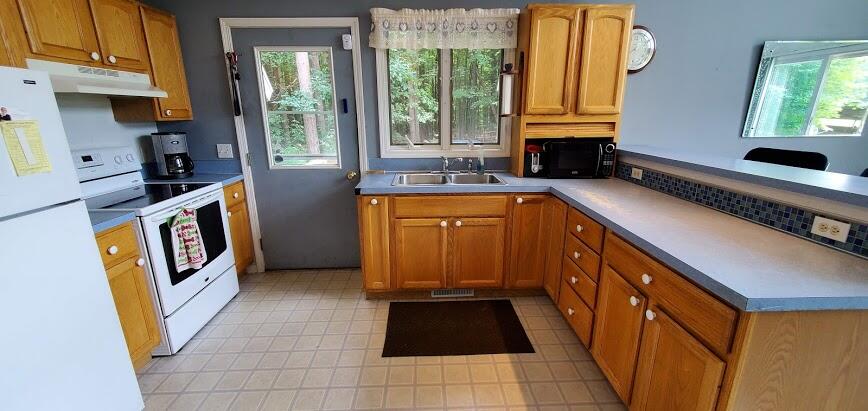 7274 Mergener Road Fruitport, MI 49415 - Photo 11 of 33 Kitchen 2