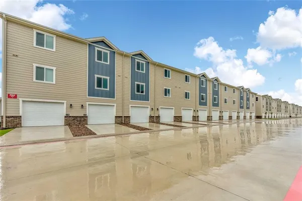 $709,900 | 21155 Gosling Road, Unit 37, Spring, TX 77388
