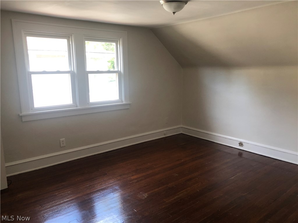 877 Roanoke Road Cleveland Heights, OH 44121 - Photo 12 of 17