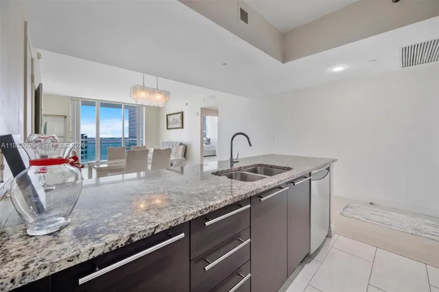 $4,500 | 951 Brickell Avenue, Unit 1806, Miami, FL 33131
