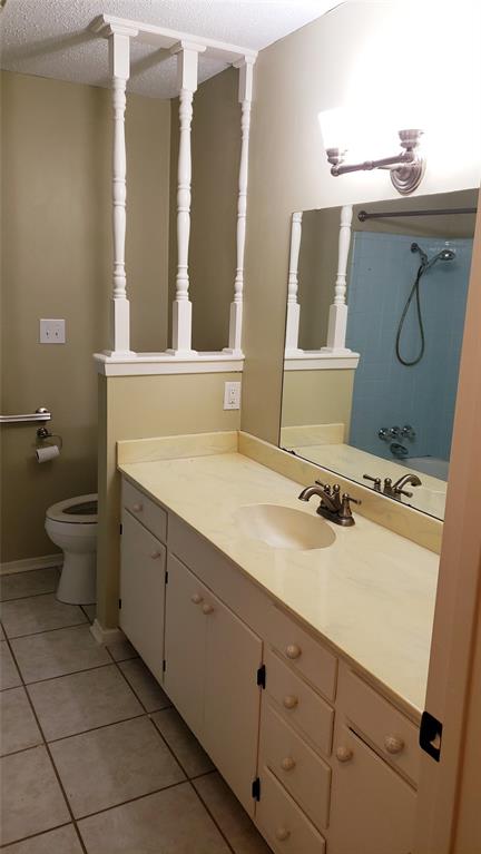 401 South Timberlane Lone Star, TX 75668 - Photo 9 of 27 a bathroom with a toilet sink and mirror