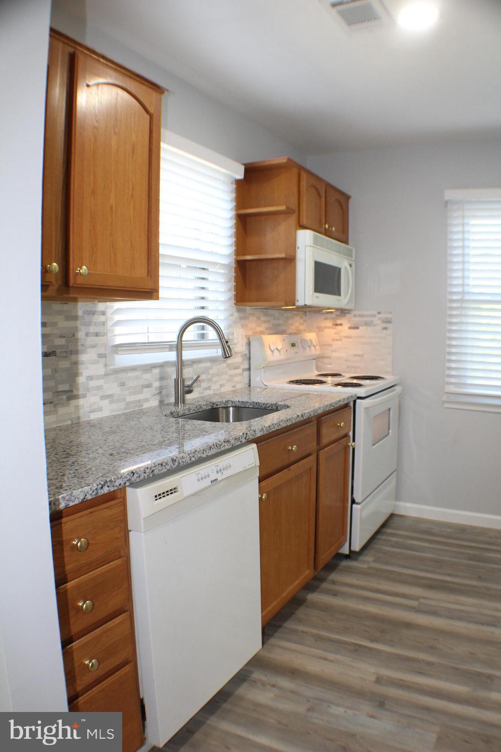 7739 Matisse Way Springfield, VA 22153 - Photo 11 of 65 New Tile Back Splash