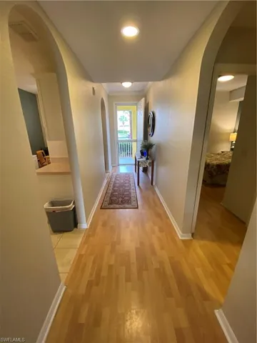 en empty room with windows and ceiling fan