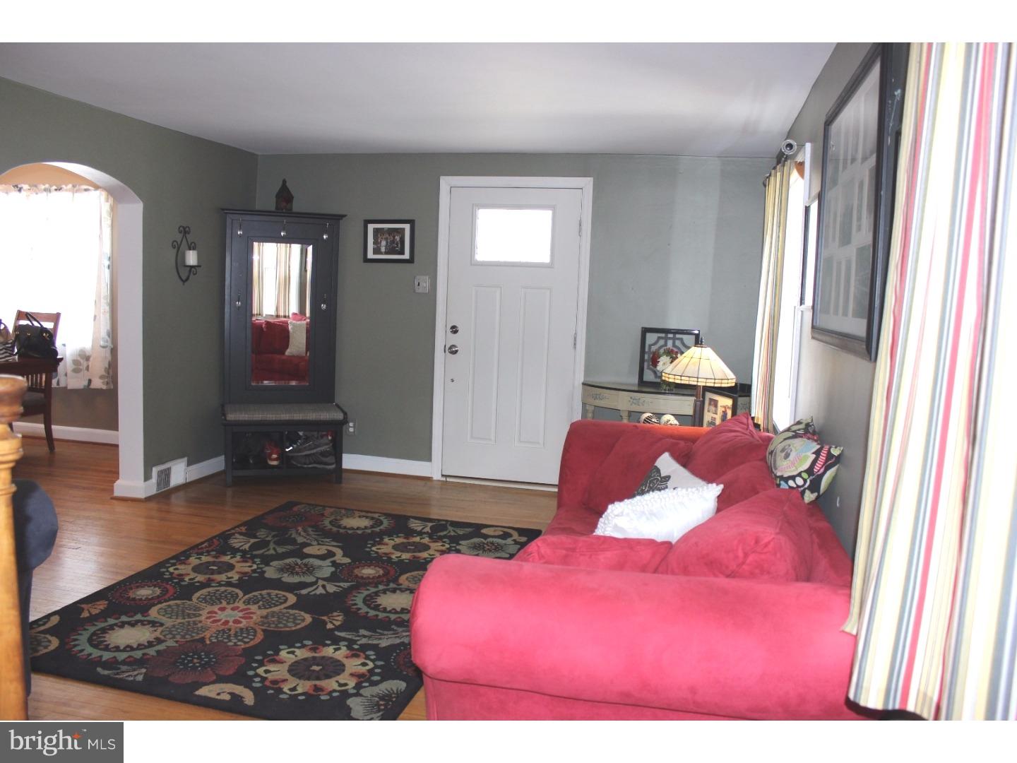 284 Avon Road Springfield, PA 19064 - Photo 3 of 24