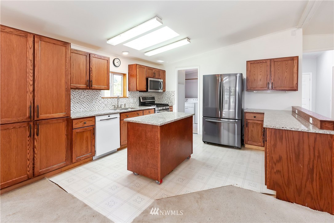 6969 Southeast Sedgwick Road Port Orchard, WA 98366 - Photo 7 of 38 Gallery Image 7