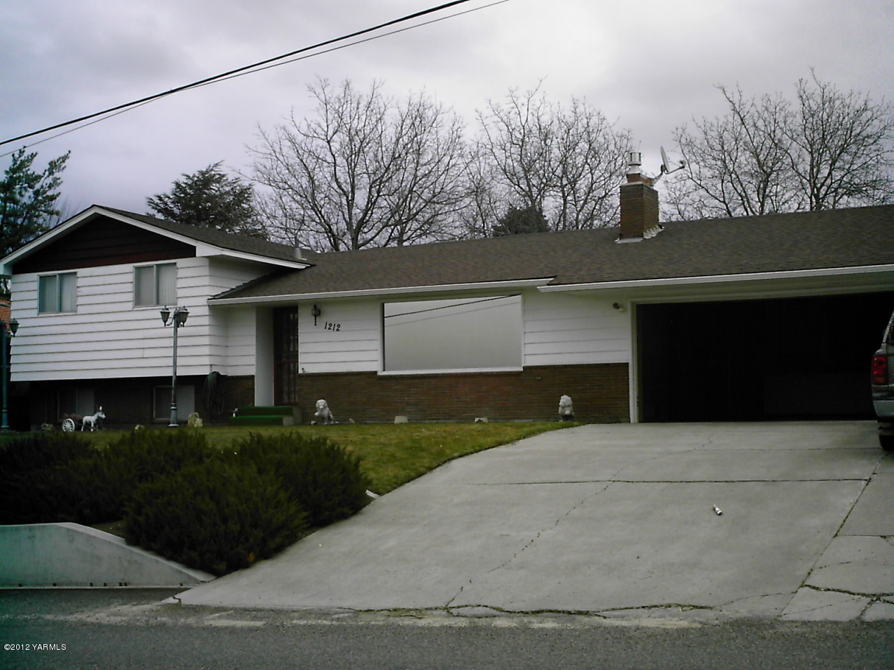 1212 Swan Road Sunnyside, WA 98944 - Photo 1 of 8 a front view of a house with a yard and garage