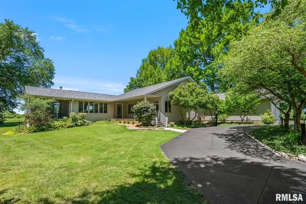 $394,000 | 1529 Nursery Lane, Jacksonville, IL 62650