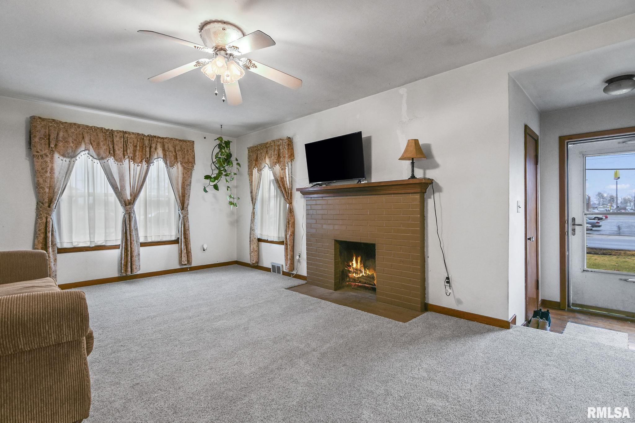 3253 South 6th Street Springfield, IL 62703 - Photo 4 of 33