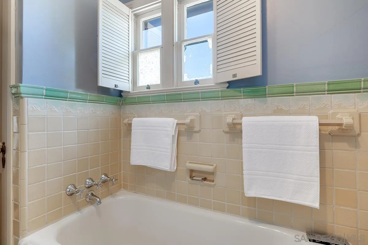 305 West Olive Street San Diego, CA 92103 - Photo 52 of 74 a bathroom with a bathtub and a window