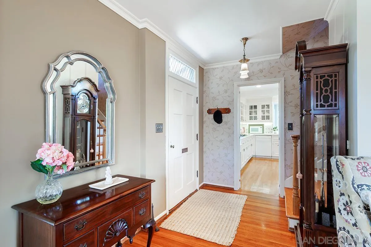 305 West Olive Street San Diego, CA 92103 - Photo 10 of 74 a view of living room with furniture