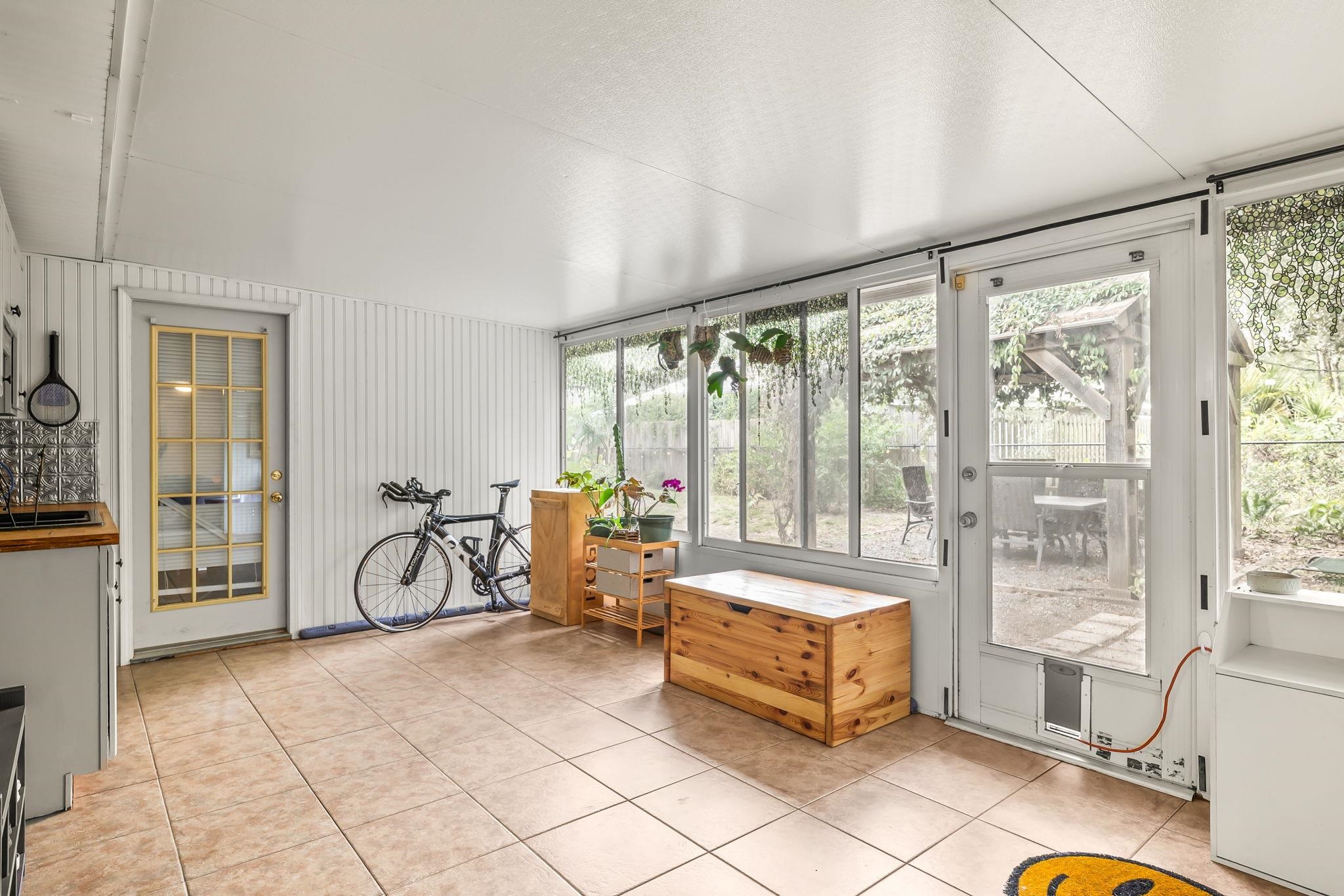 129 Pelican Road St. Augustine, FL 32086 - Photo 6 of 34 Sunroom with a sink