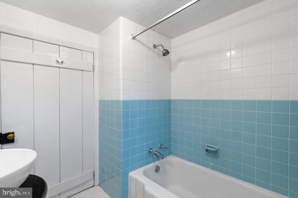 201 East Moyer Road Pottstown, PA 19464 - Photo 42 of 64 a bathroom with a tub a toilet and a sink