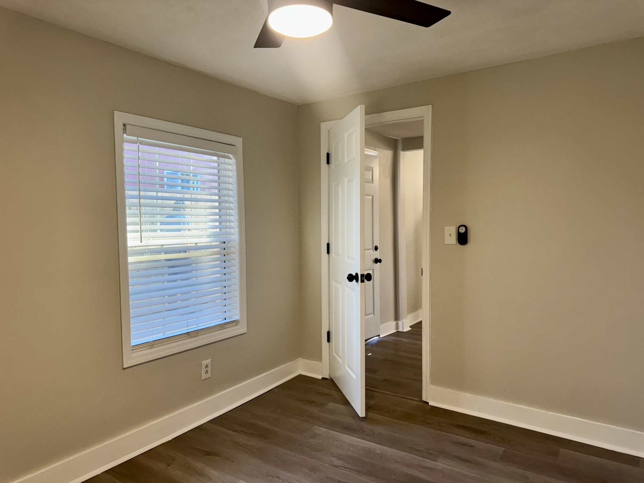 3163 Sunset Drive Springfield, TN 37172 - Photo 14 of 39 a view of an empty room with wooden floor and a window