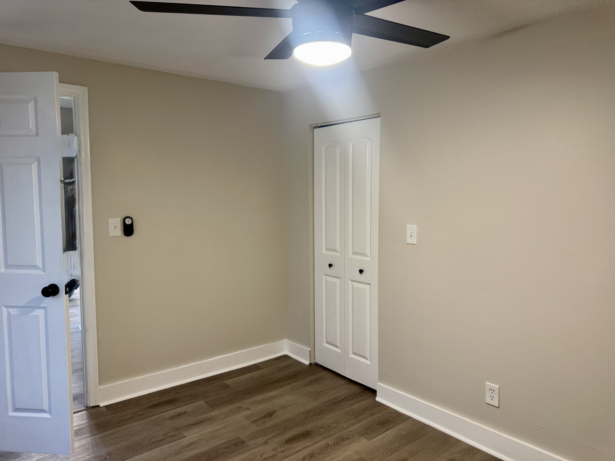 3163 Sunset Drive Springfield, TN 37172 - Photo 16 of 39 an empty room with wooden floor and a ceiling fan
