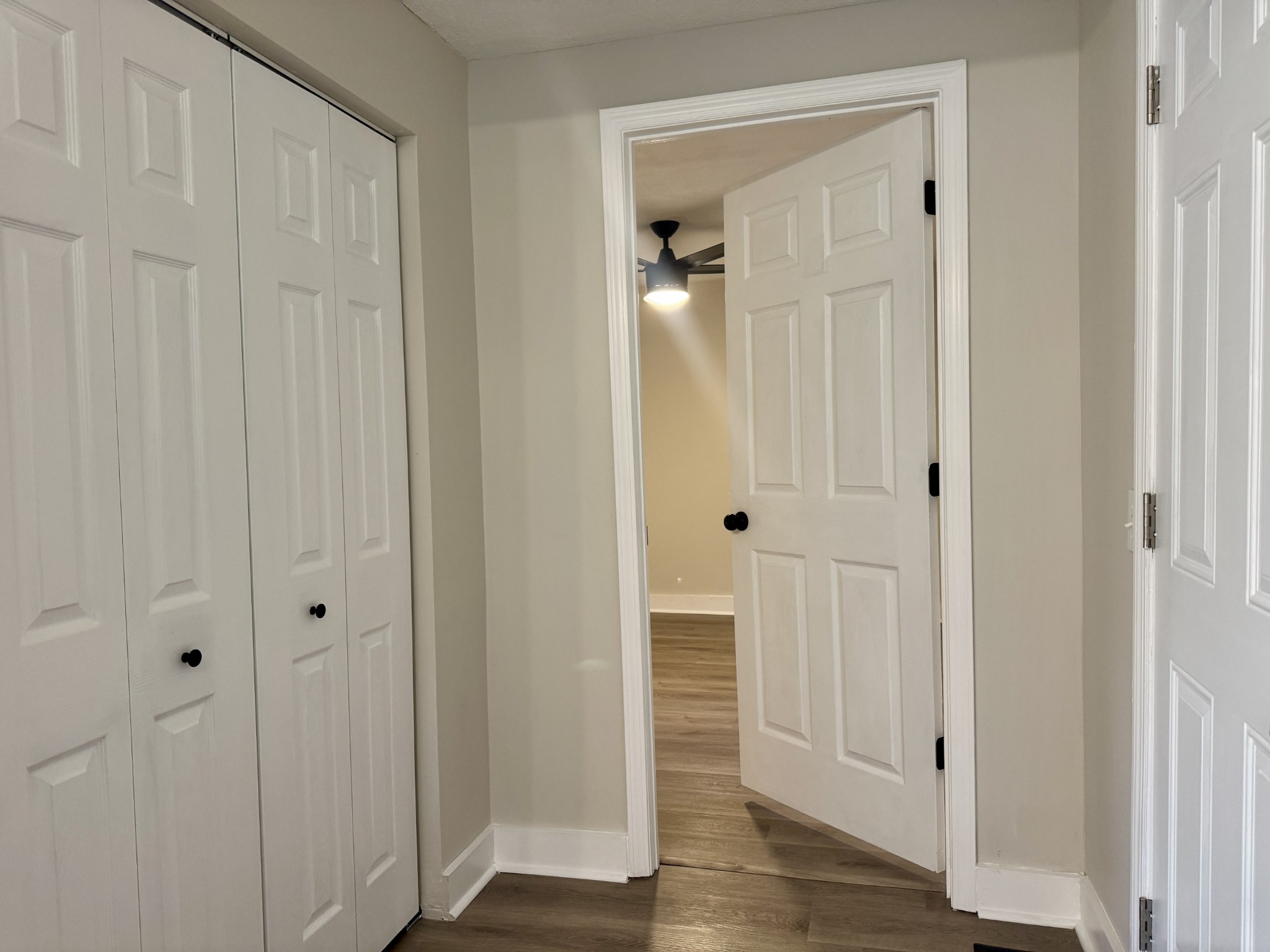 3163 Sunset Drive Springfield, TN 37172 - Photo 18 of 39 a view of a bathroom with wooden floor