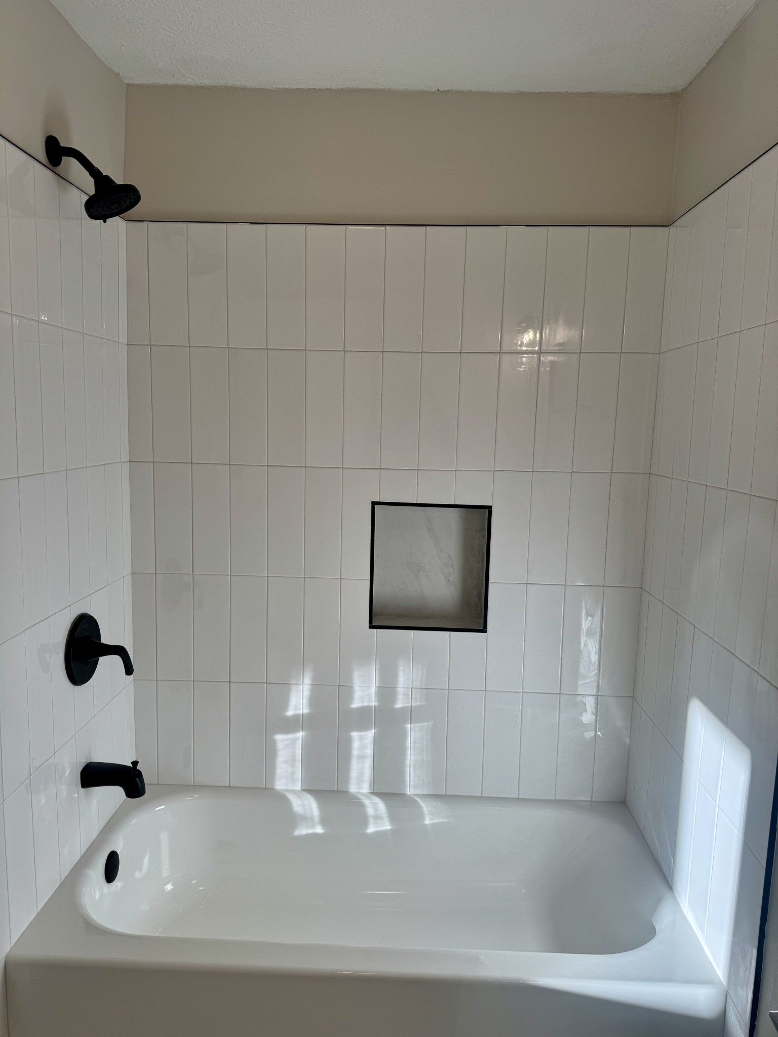 3163 Sunset Drive Springfield, TN 37172 - Photo 20 of 39 a bathroom with a tub