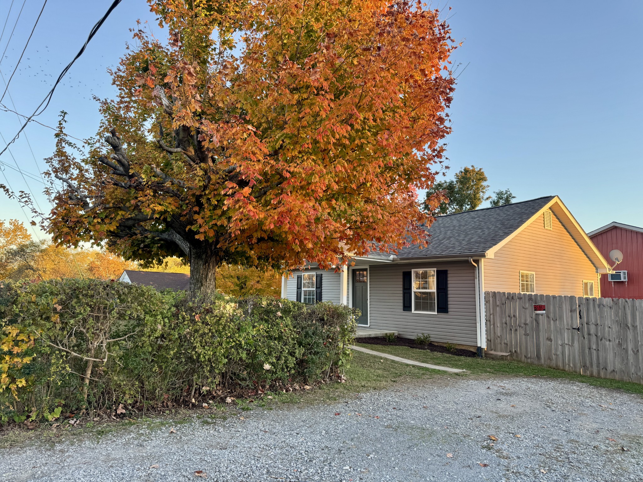 3163 Sunset Drive Springfield, TN 37172 - Photo 3 of 39 a view of a house with a tree