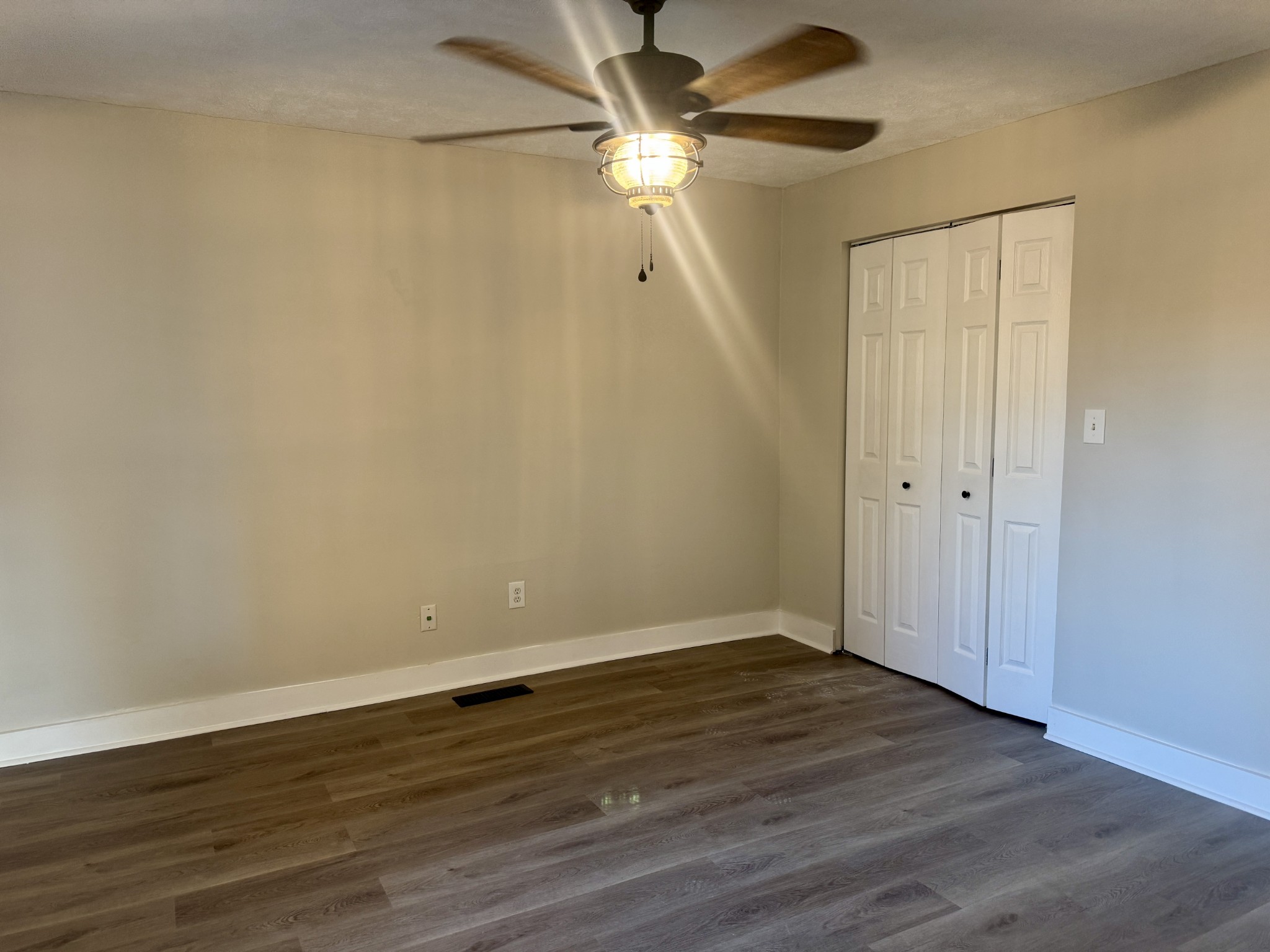 3163 Sunset Drive Springfield, TN 37172 - Photo 35 of 39 a view of an empty room with wooden floor