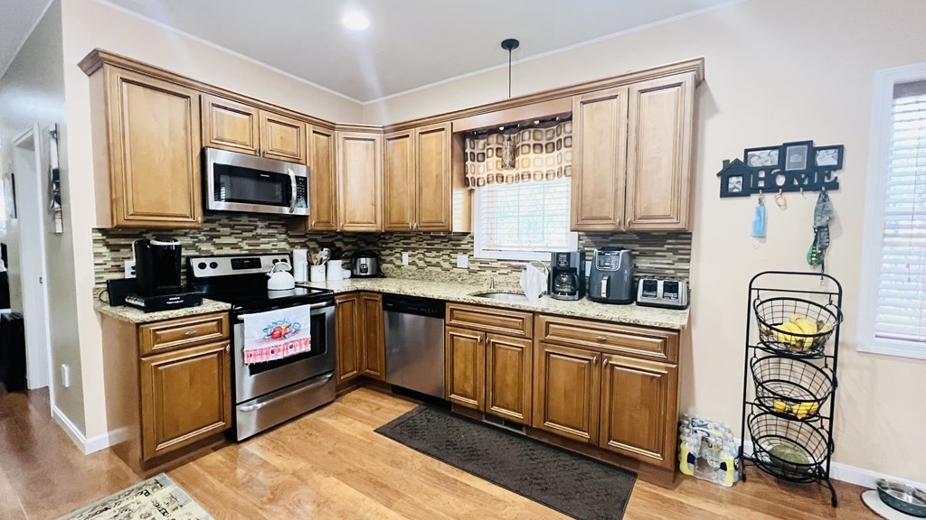 68 Merrick Street West Springfield, MA 01089 - Photo 3 of 34 Gallery Image 3