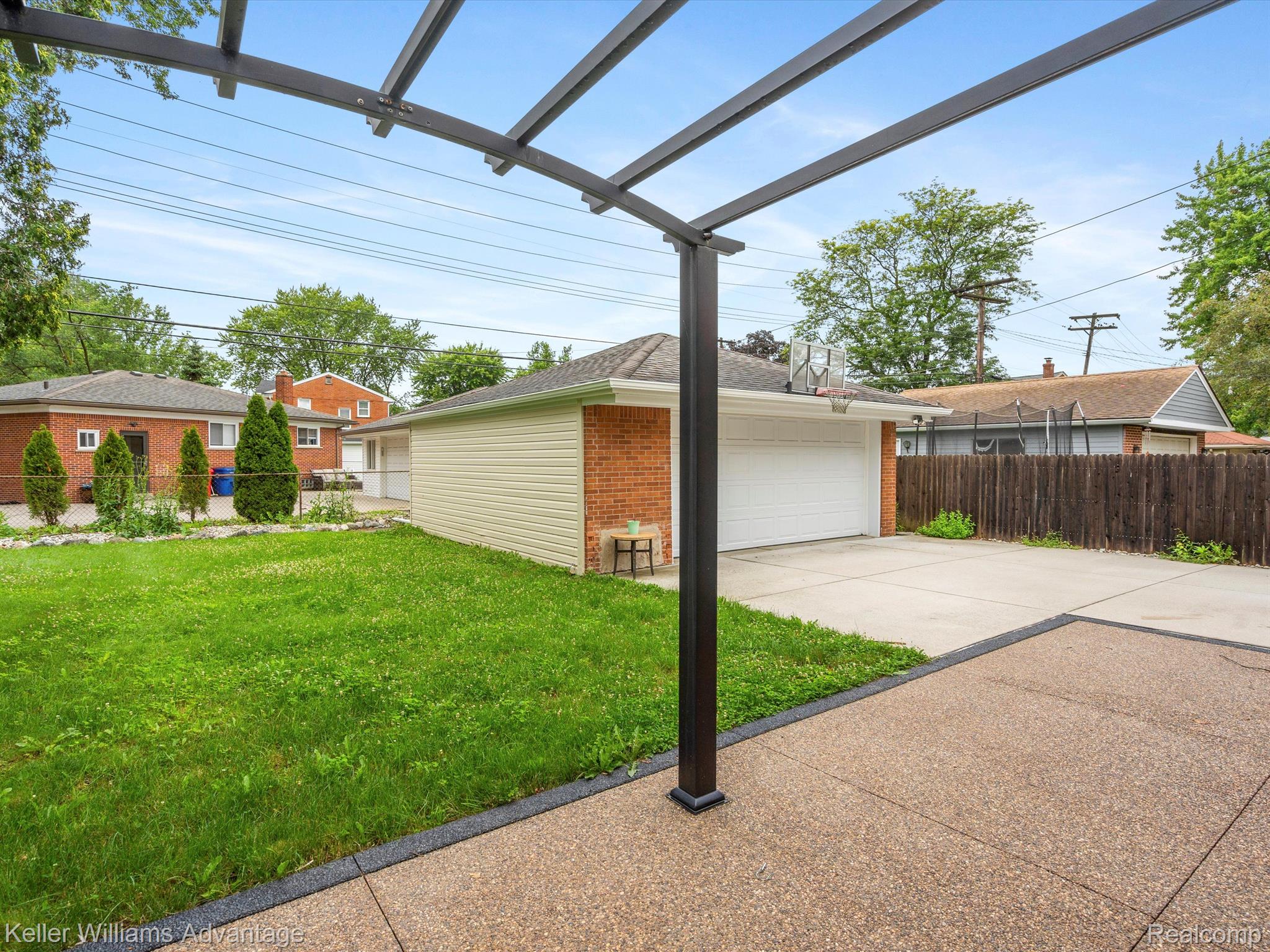 31217 Kelly Road Fraser, MI 48026 - Photo 23 of 25 Patio with