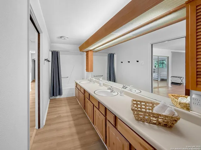 a en suite bathroom with sink and mirror