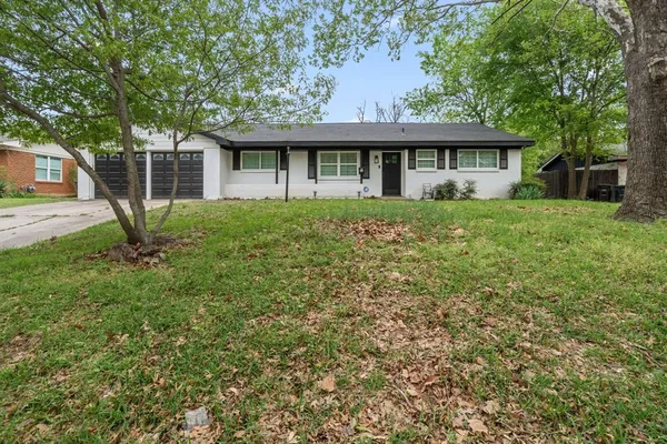 $2,000 | 5825 Walla Avenue, Fort Worth, TX 76133