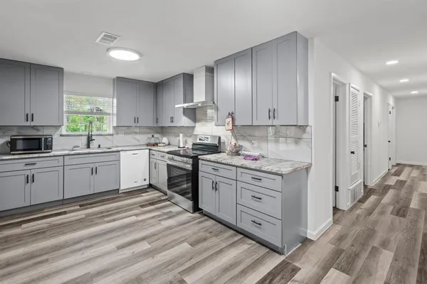 $2,000 | 5825 Walla Avenue, Fort Worth, TX 76133