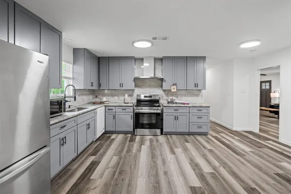 $2,000 | 5825 Walla Avenue, Fort Worth, TX 76133