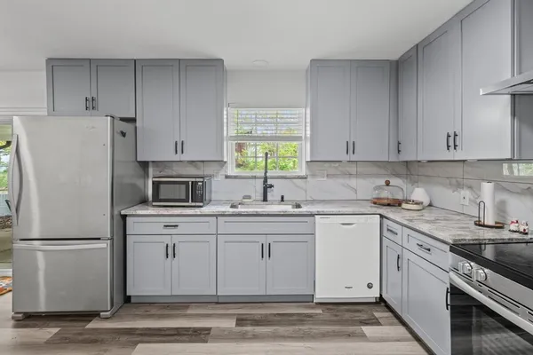 $2,000 | 5825 Walla Avenue, Fort Worth, TX 76133