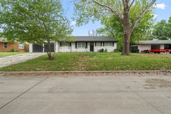 $2,000 | 5825 Walla Avenue, Fort Worth, TX 76133