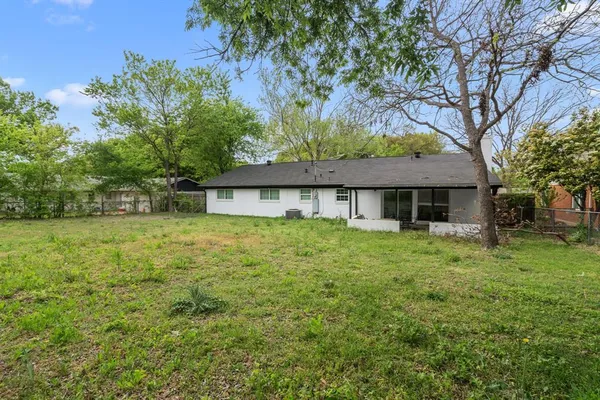 $2,000 | 5825 Walla Avenue, Fort Worth, TX 76133