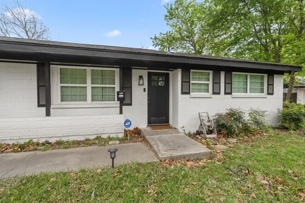 $2,000 | 5825 Walla Avenue, Fort Worth, TX 76133