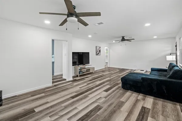 $2,000 | 5825 Walla Avenue, Fort Worth, TX 76133