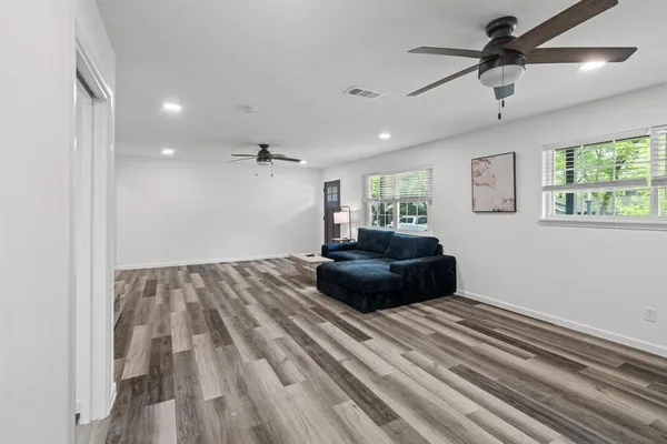 $2,000 | 5825 Walla Avenue, Fort Worth, TX 76133