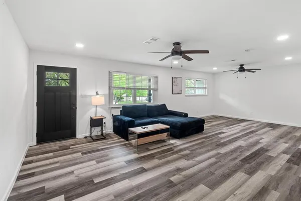 $2,000 | 5825 Walla Avenue, Fort Worth, TX 76133